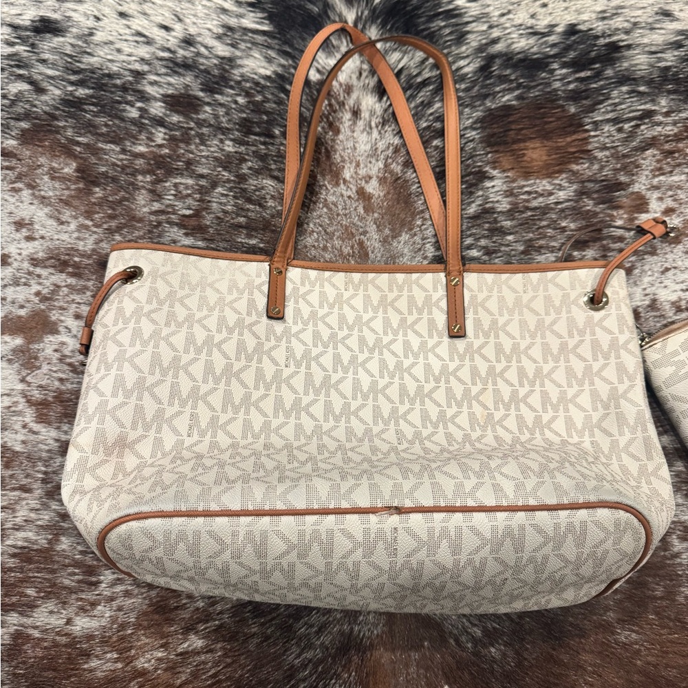 Michael Kors Cream and Tan Tote Bag Set - Picture 9 of 13